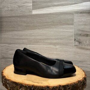 Clark’s Juliet Monte black leather slip on shoe size 5- like new!